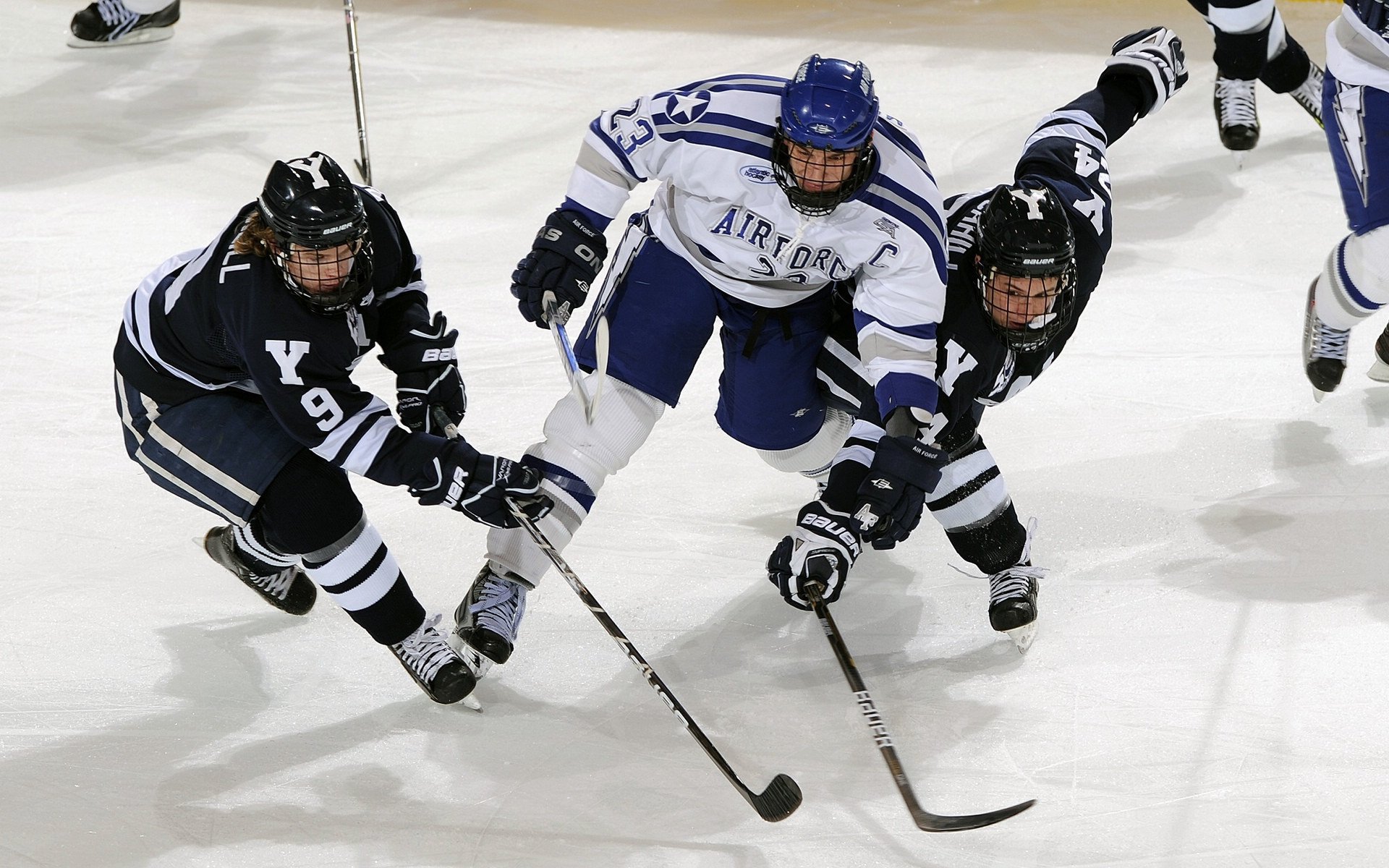 _城市天空漂移：在高楼间追逐速度_，漂浮在城市的天空