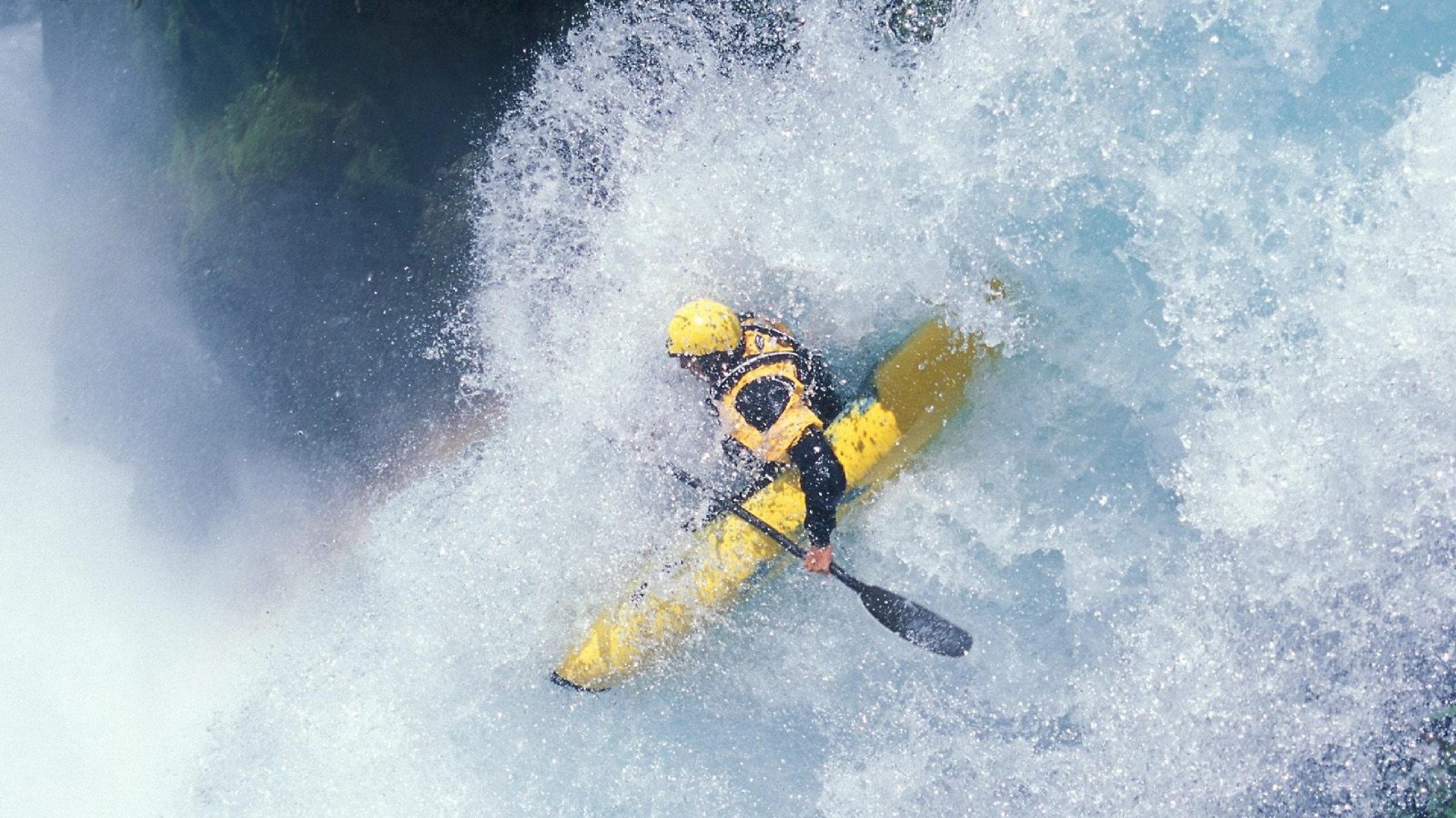 _城市天空漂移：在高楼间追逐速度_，漂浮在城市的天空
